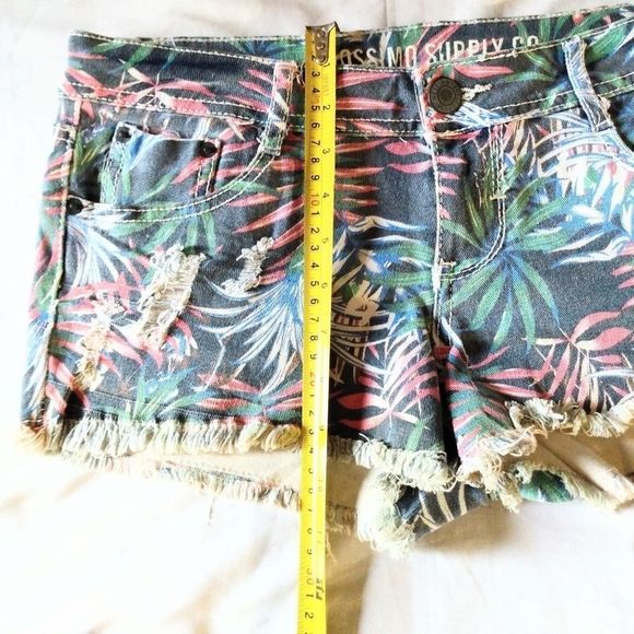 Mossimo Supply Co Floral Distressed Shorts Size 9 - Picture 4 of 6